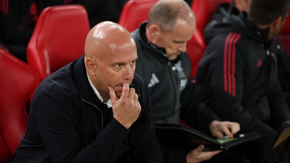 HLV Arne Slot phân tích sau trận