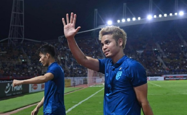 Theerathon Bunmathan tái xuất tuyển Thái Lan