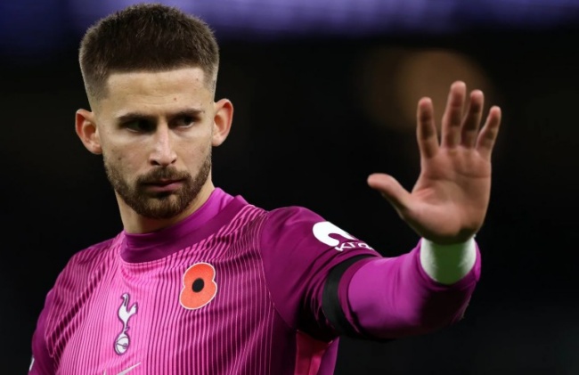 Dàn sao Tottenham thất vọng sau thất bại trước Chelsea. Dàn sao Tottenham thất vọng sau thất bại trước Chelsea.