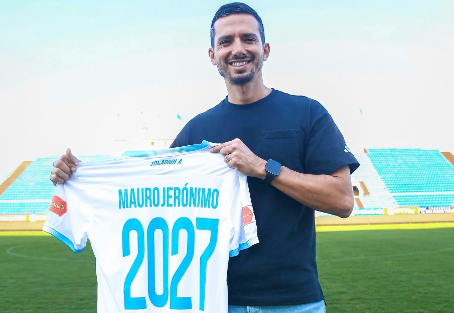 HLV Mauro Jeronimo đầu quân cho Nam Định HLV Mauro Jeronimo đầu quân cho Nam Định.