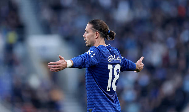 Jack Grealish trong màu áo Everton gettyimages-2245804475-612x612