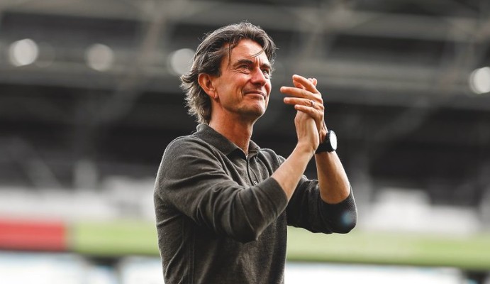 Thomas Frank cùng Tottenham có thành tích sân nhà kém cỏi. Thomas Frank cùng Tottenham có thành tích sân nhà kém cỏi.