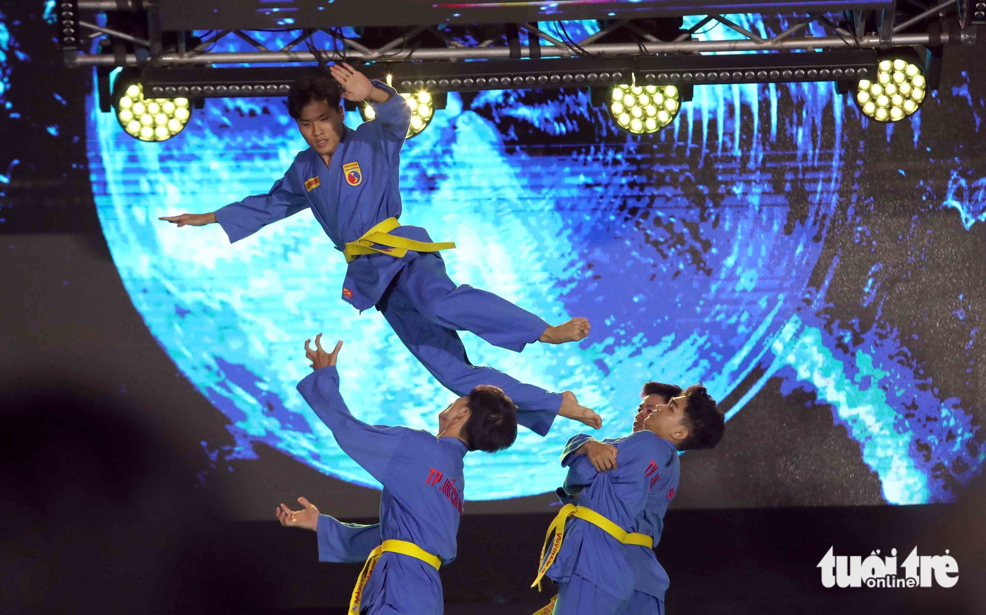 Môn Vovinam biểu diễn đầu tiên trong đêm khai mạc liên hoan