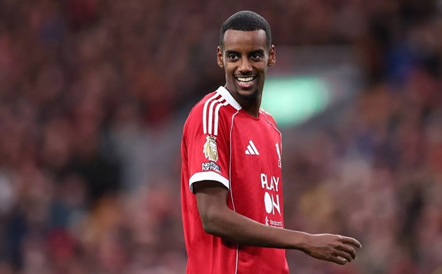 Isak rời Newcastle để đến Liverpool hè này. Isak rời Newcastle để đến Liverpool hè này.