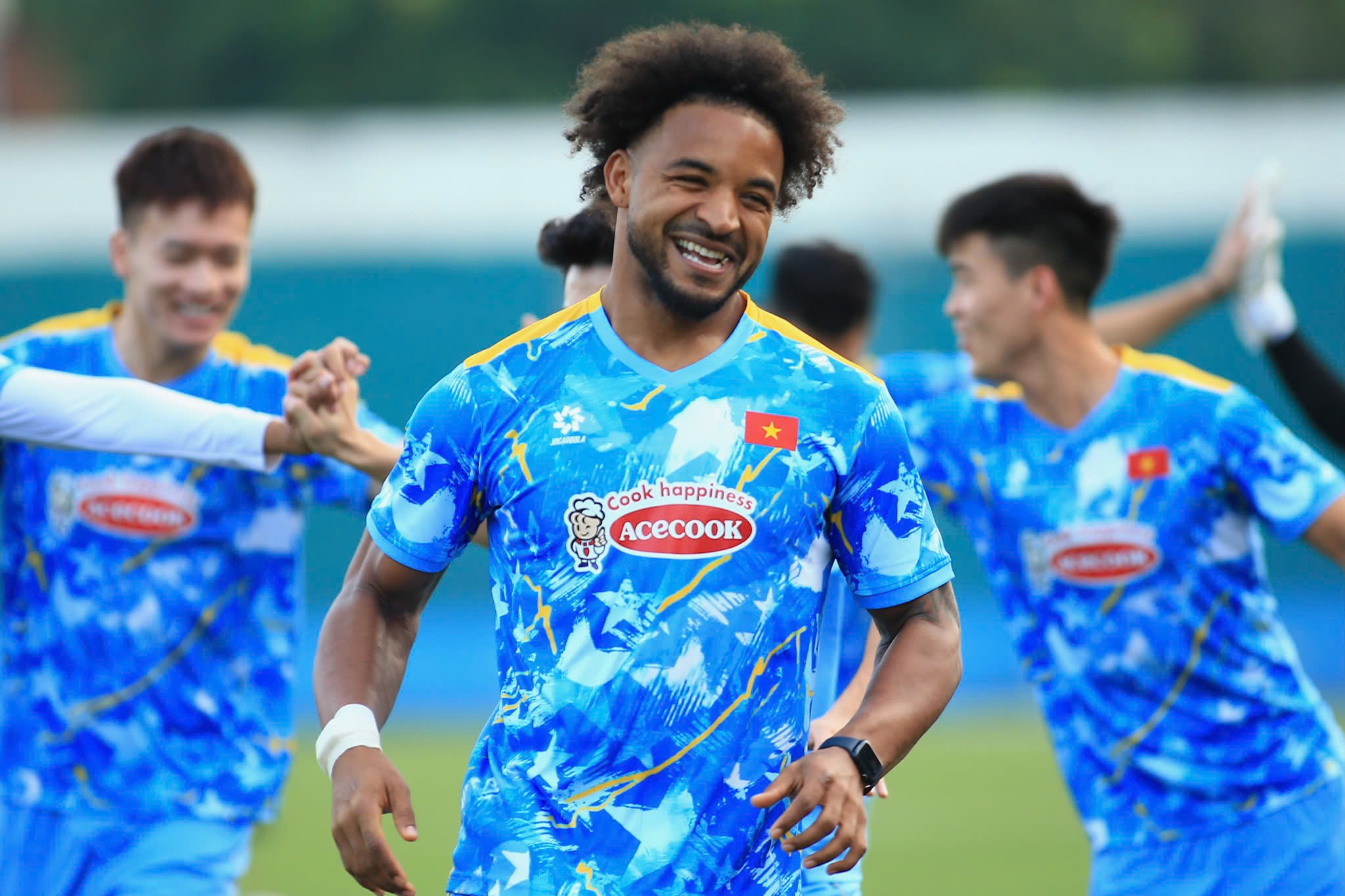 Tiền đạo Xuân Son trong buổi tập cùng đội tuyển Việt Nam