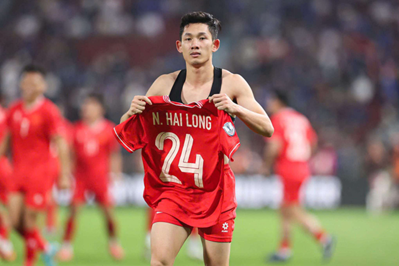 Nguyễn Hai Long ghi bàn cho ĐT Việt Nam