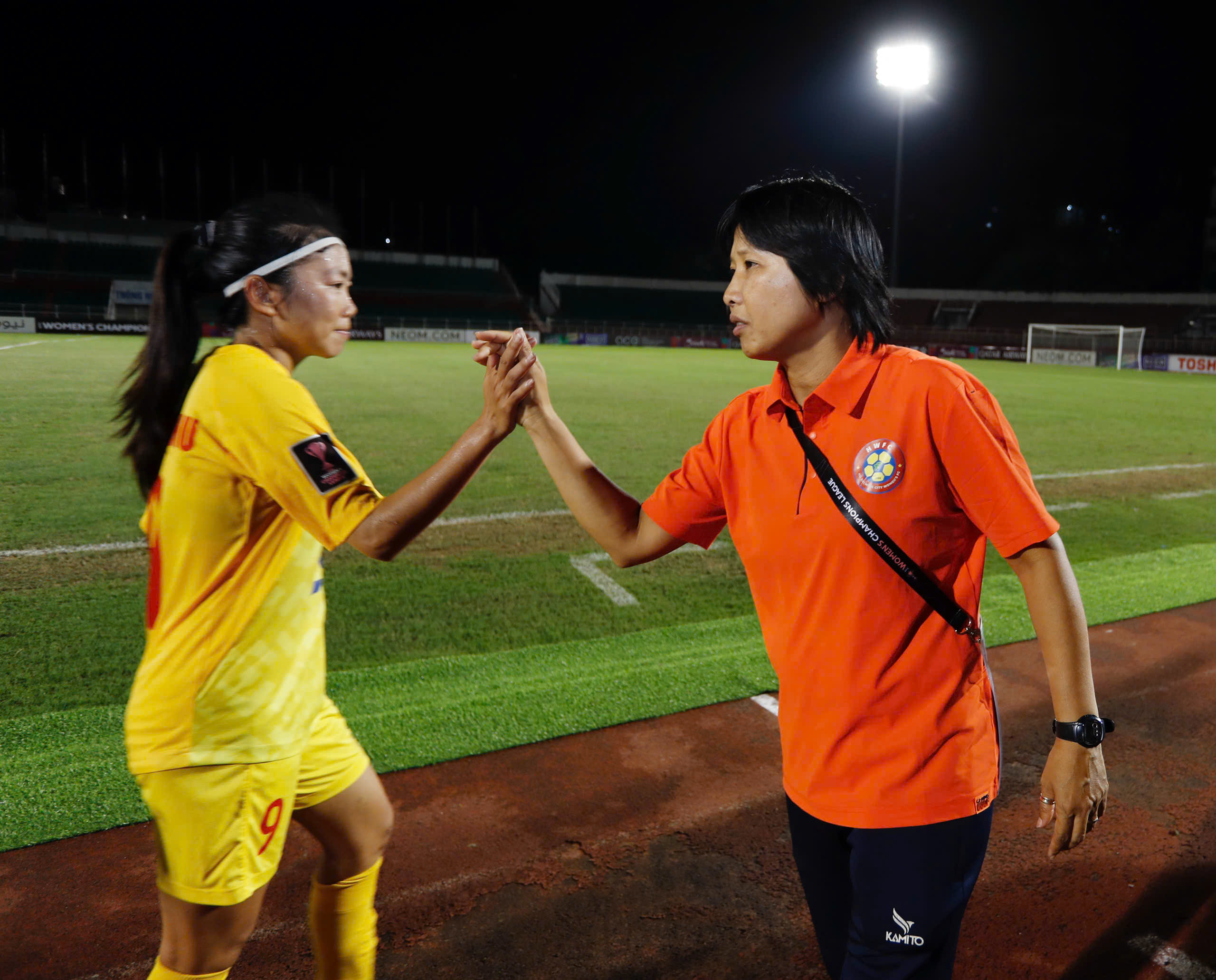 HLV Đoàn Thị Kim Chi và học trò cưng HLV Đoàn Thị Kim Chi và học trò cưng