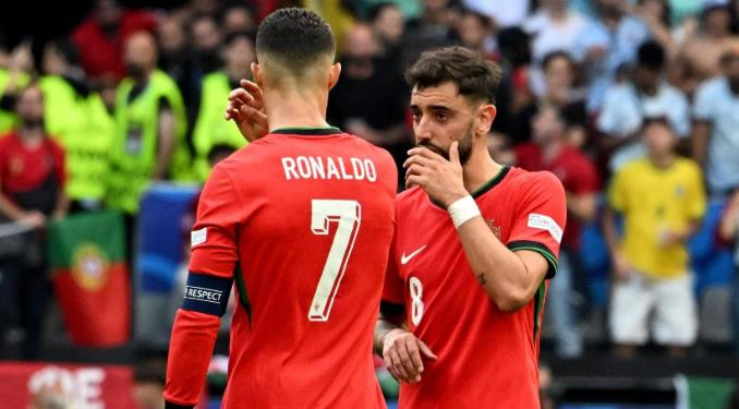 Ronaldo và Fernandes là 2 ngôi sao đáng xem của Bồ Đào Nha. Ronaldo và Fernandes thi đấu nổi bật