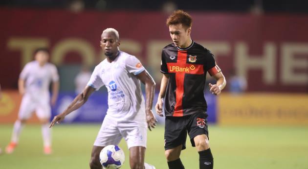 Hoàng Đức thi đấu trên sân khách