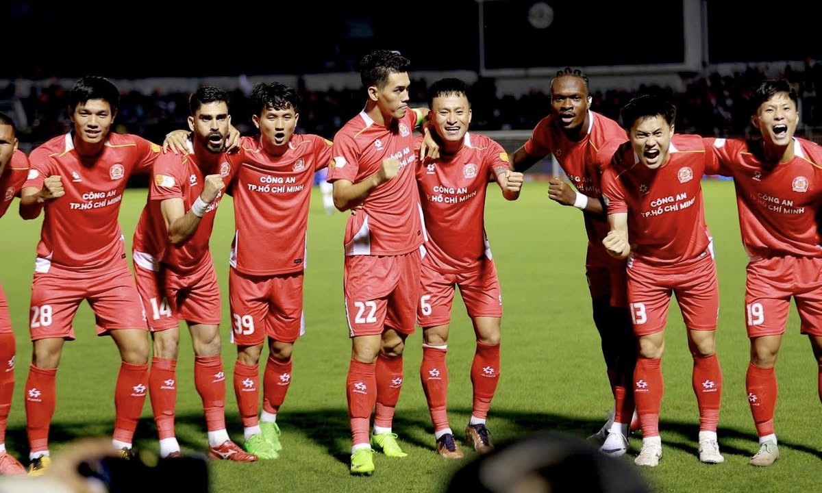 Khổng Minh Gia Bảo chơi ấn tượng trong màu áo Công an TPHCM Khổng Minh Gia Bảo trong trang phục CLB Công an TP.HCM