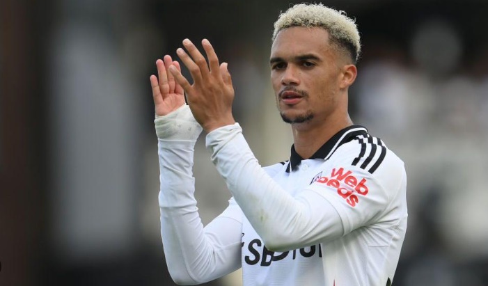 Antonee Robinson dính chấn thương nghiêm trọng. Antonee Robinson dính chấn thương nghiêm trọng.