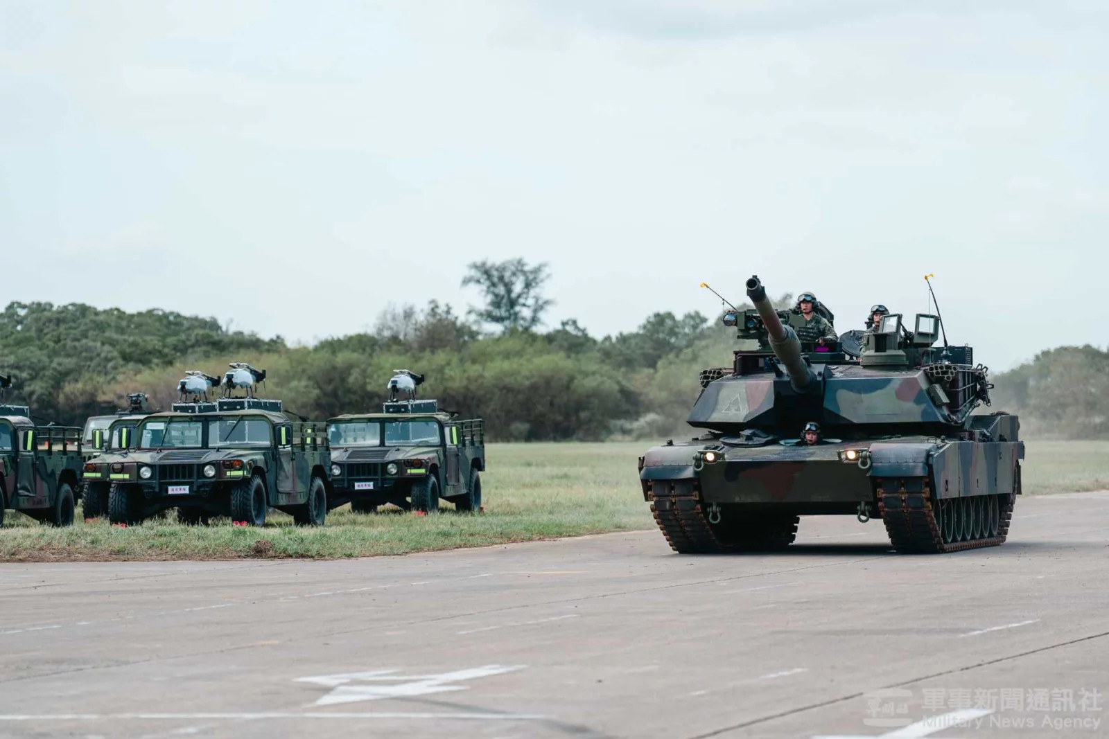 Xe tăng M1A2T Abrams phòng thủ ven biển