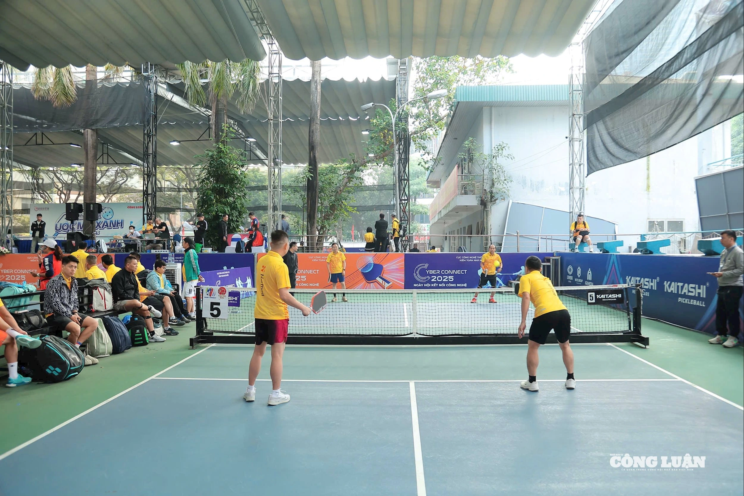 Các VĐV tranh tài sôi nổi tại giải pickleball 'Ước Mơ Xanh'