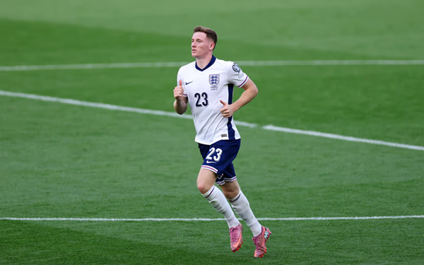 Lee Dixon nhầm lẫn CLB Elliot Anderson