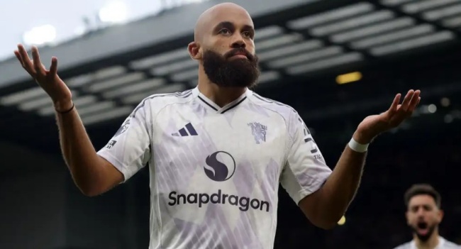 Bryan Mbeumo chơi thăng hoa. Bryan Mbeumo chơi thăng hoa.