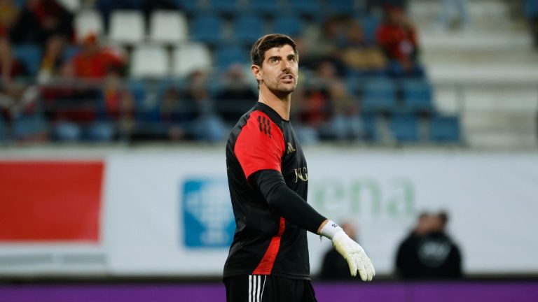 Courtois sẽ vắng mặt vì chấn thương. Courtois vắng mặt