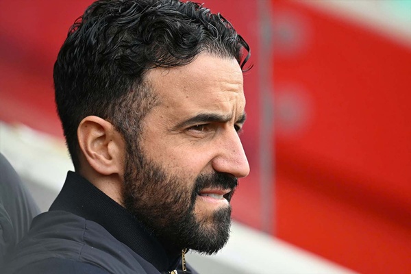 HLV Ruben Amorim đau đầu nhân sự MU c7