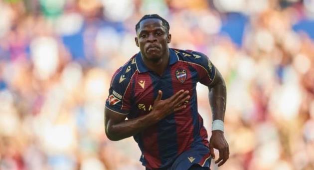 Etta Eyong được Arsenal săn đón. Etta Eyong được Arsenal săn đón.