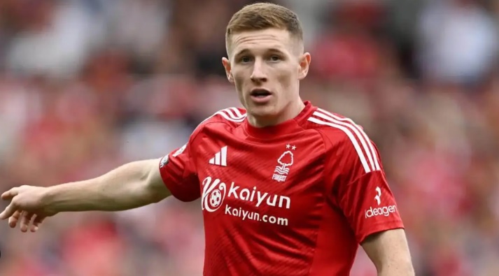 Anderson có thể chơi được nhiều vị trí nơi tuyến giữa. Elliot Anderson đa năng ở tuyến giữa