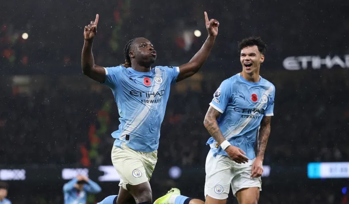 Doku có màn thể hiện ấn tượng trước The Kop.