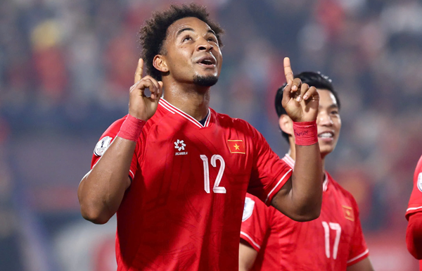 Xuân Son tái xuất trong màu áo tuyển Việt Nam Xuân Son tái xuất trong màu áo tuyển Việt Nam