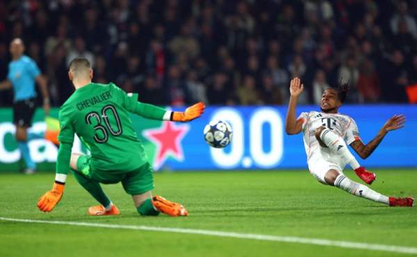 Hàng thủ Bayern kiên cố chống lại áp lực từ PSG