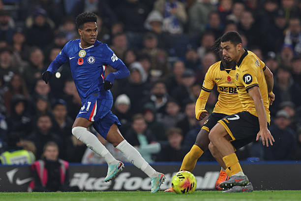 Estevao Willian tỏa sáng sau khi vào sân từ băng ghế dự bị.