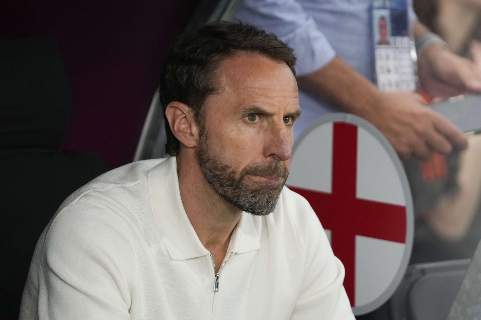 Southgate thừa nhận việc bị chính các CĐV Anh ném bia vào người là dấu hiệu cho thấy thời gian của ông đã kết thúc. Southgate thừa nhận việc bị chính các CĐV Anh ném bia vào người là dấu hiệu cho thấy thời gian của ông đã kết thúc.