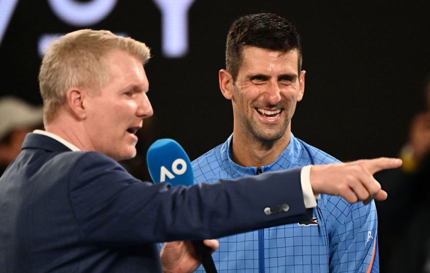 Huyền thoại tennis bảo vệ Djokovic trước tâm điểm chỉ trích
