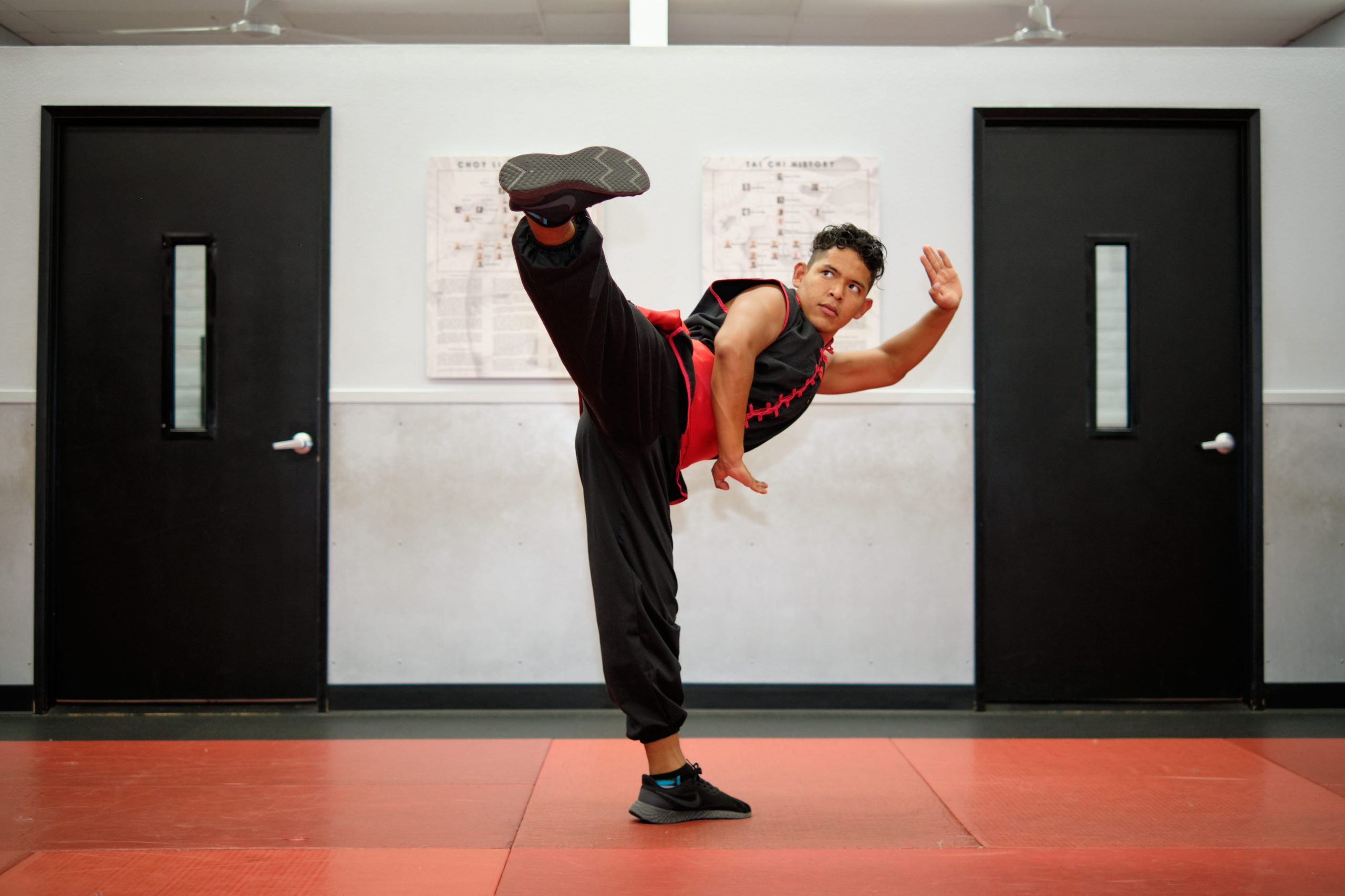 Những chiêu thức kung fu trứ danh nhưng vô dụng trong thực chiến - Ảnh 5. Liên hoàn cước được tập luyện nhiều trong các võ phái kung fu