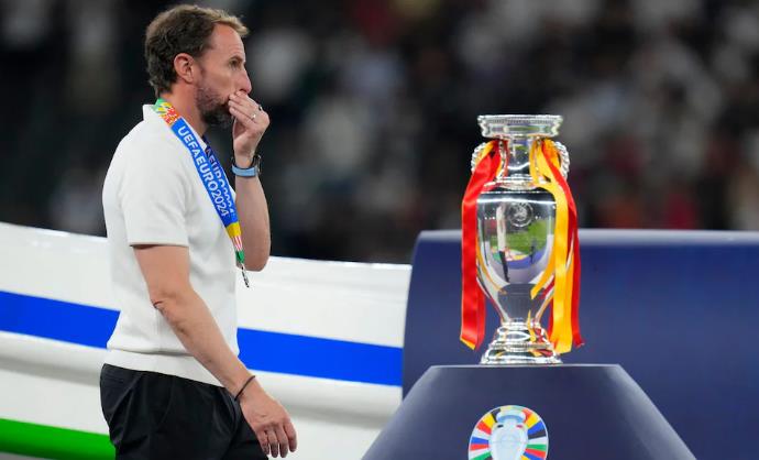 HLV chưa thể đưa ĐT Anh đến danh hiệu cao quý. HLV chưa thể đưa ĐT Anh đến danh hiệu cao quý.