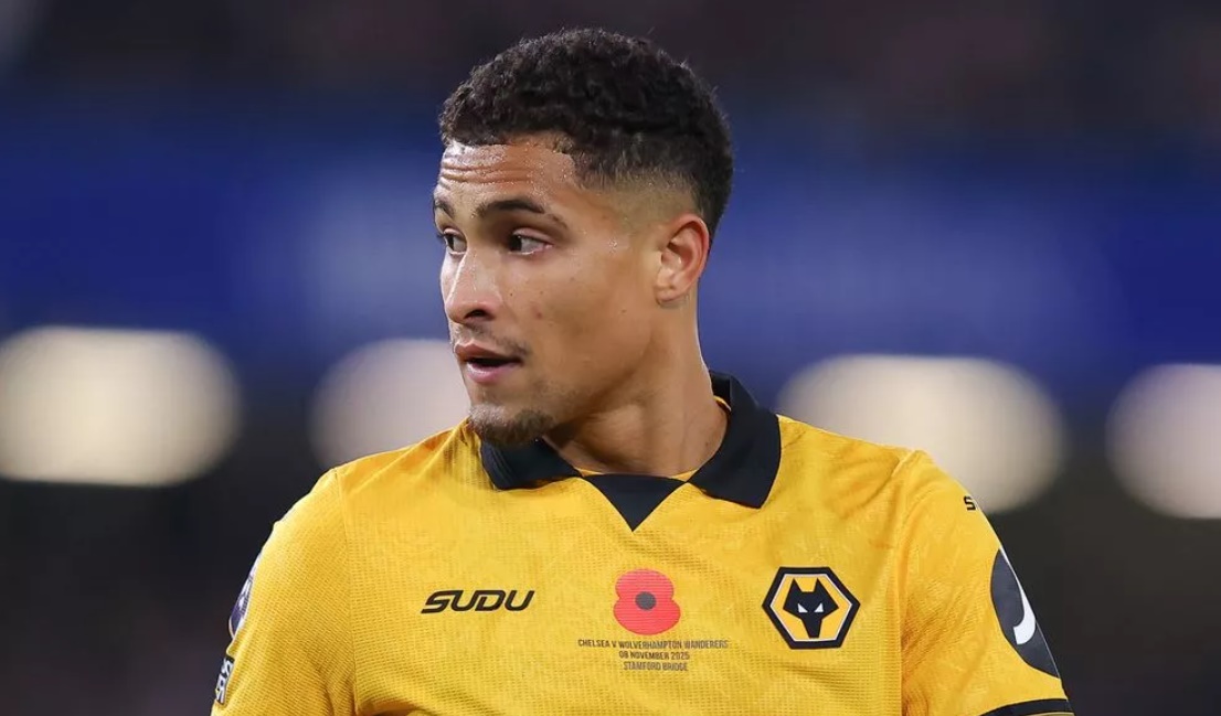 Lời đề nghị từ Quỷ đỏ có thể tạo ra sức hấp dẫn cho Gomes. Lời đề nghị từ Quỷ đỏ có thể tạo ra sức hấp dẫn cho Gomes.