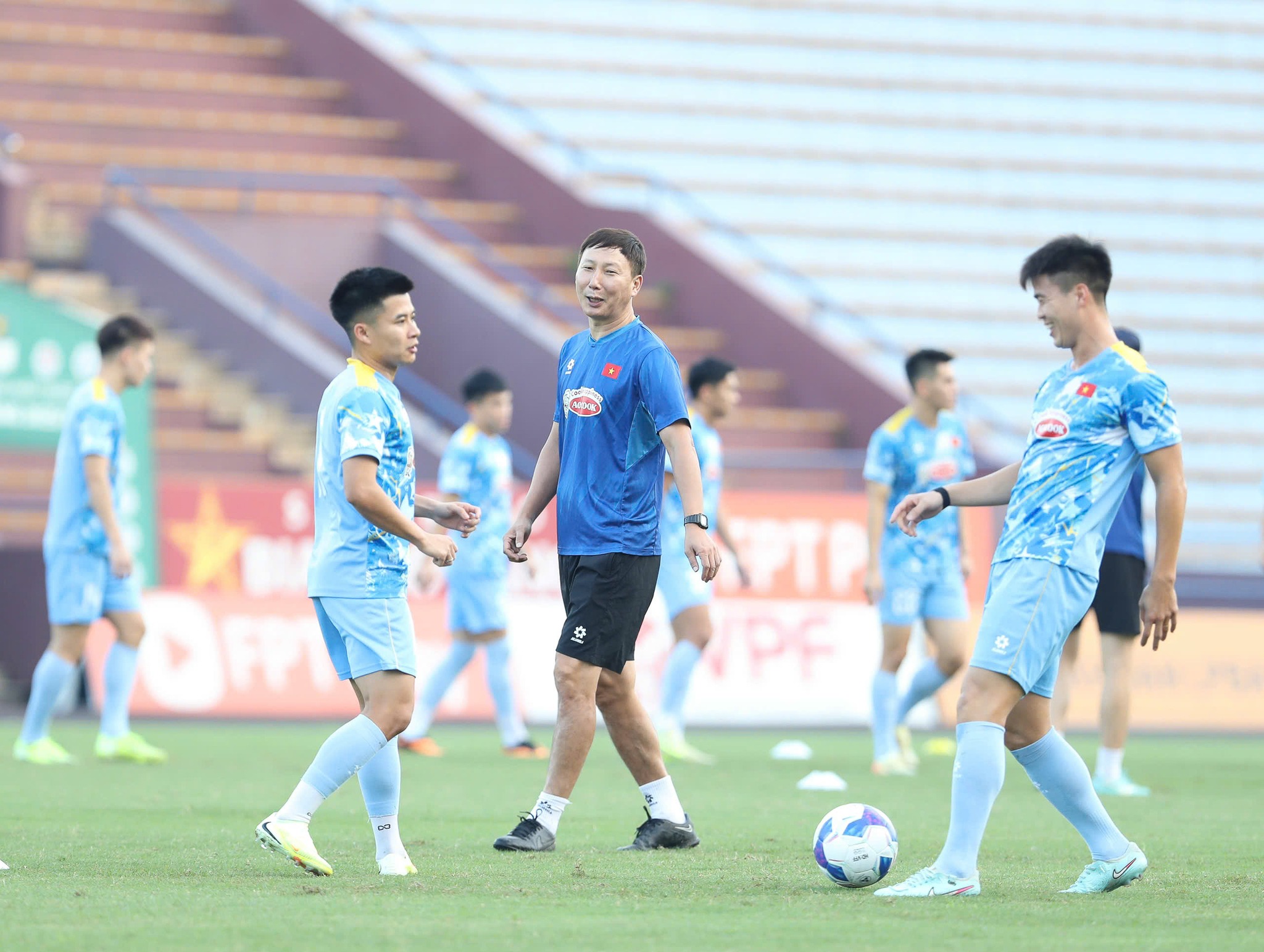 HLV Kim Sang-sik cần có những toan tính cho AFF Cup 2026 HLV Kim Sang-sik tại buổi họp báo