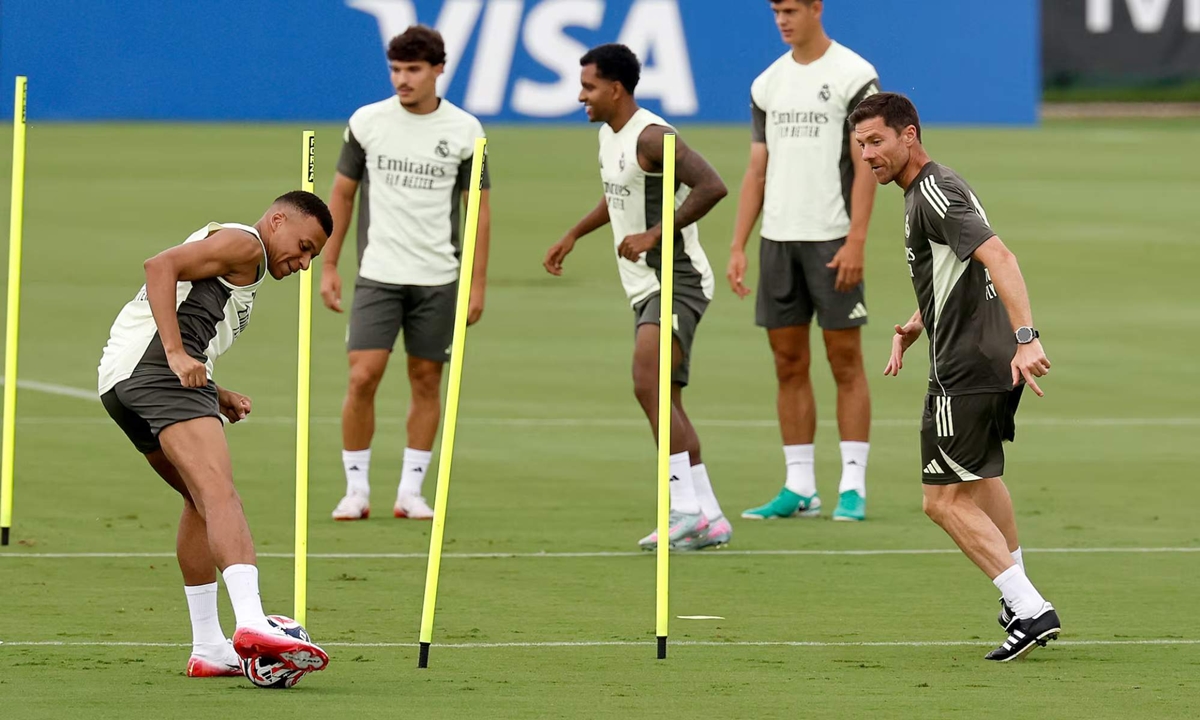 Xabi Alonso đang chỉ đạo Real Madrid