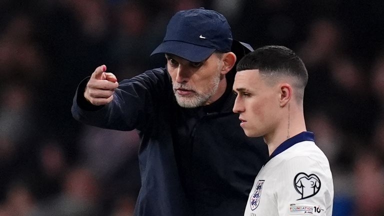 Phil Foden Thomas Tuchel Phil Foden và HLV Thomas Tuchel trong trận đấu của ĐT Anh