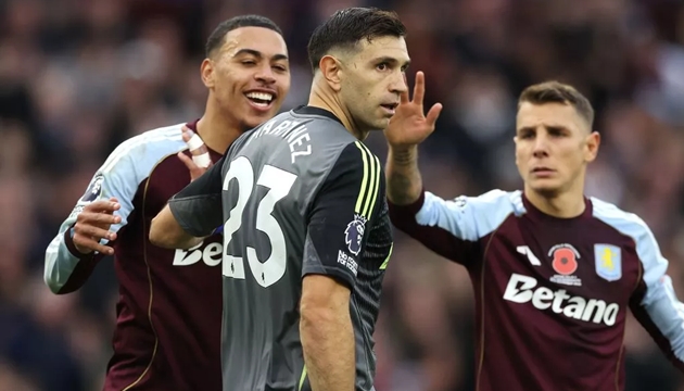 Emiliano Martinez gần gia nhập Man Utd