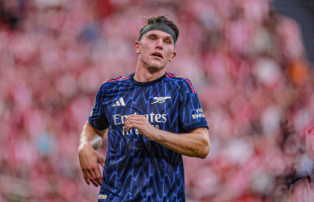 Thierry Henry và Viktor Gyokeres trên sân