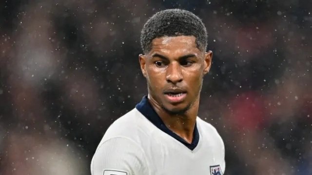Rashford vừa được đá chính cho tuyển Anh. Rashford vừa được đá chính cho tuyển Anh.