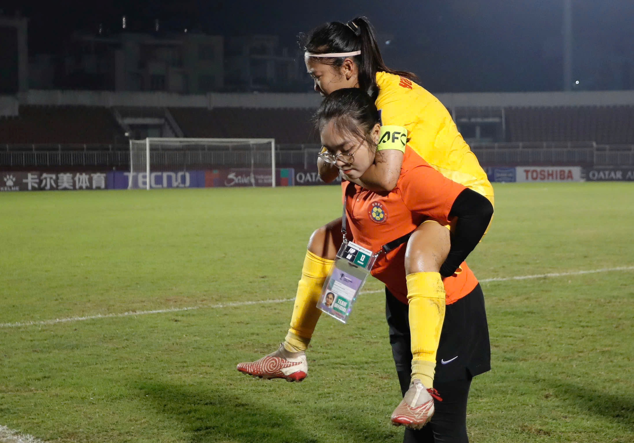 Huỳnh Như căng cơ sau trận đấu 90 phút Huỳnh Như căng cơ sau trận đấu