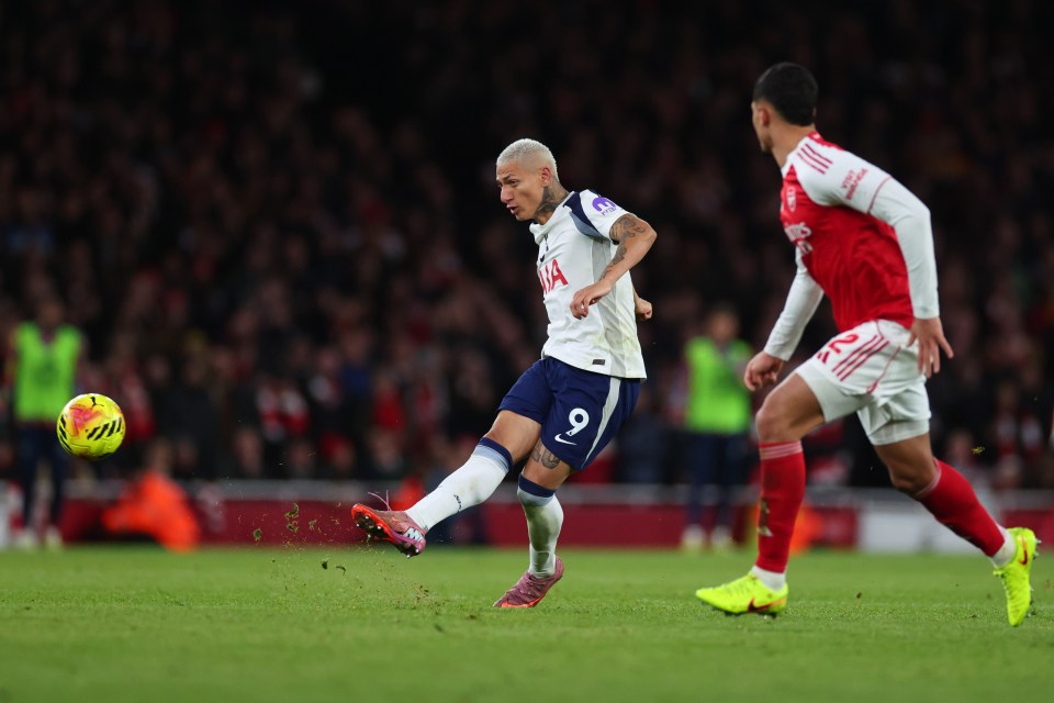 Cách Arsenal phản ứng sau bàn thắng của Richarlison đã cho thấy bản lĩnh nơi nhà vô địch.