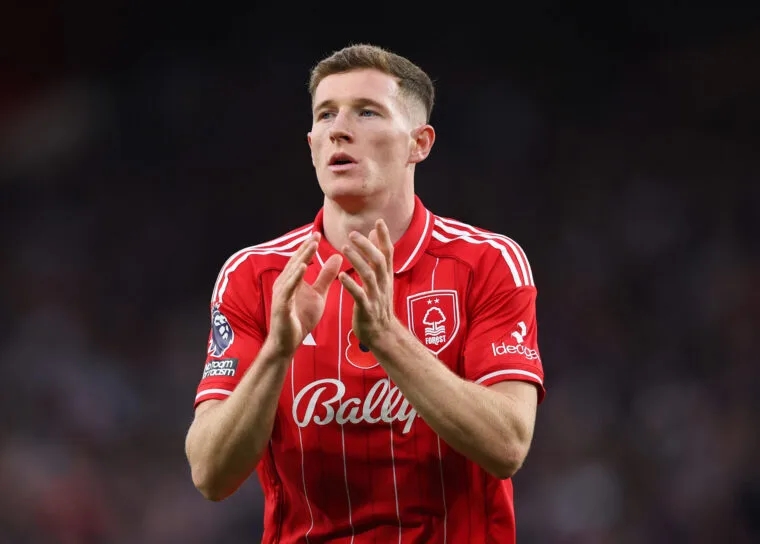 Elliot Anderson trong màu áo Nottingham Forest