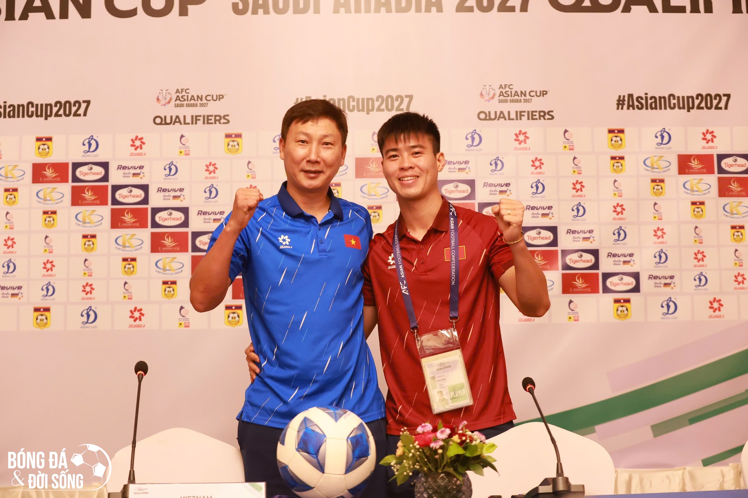 Tập luyện của đội tuyển Việt Nam tại Lào