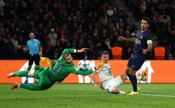 Pha phạm lỗi dẫn đến thẻ đỏ của Luis Diaz