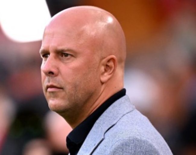 Arne Slot đối mặt áp lực lớn. Arne Slot đối mặt áp lực lớn.