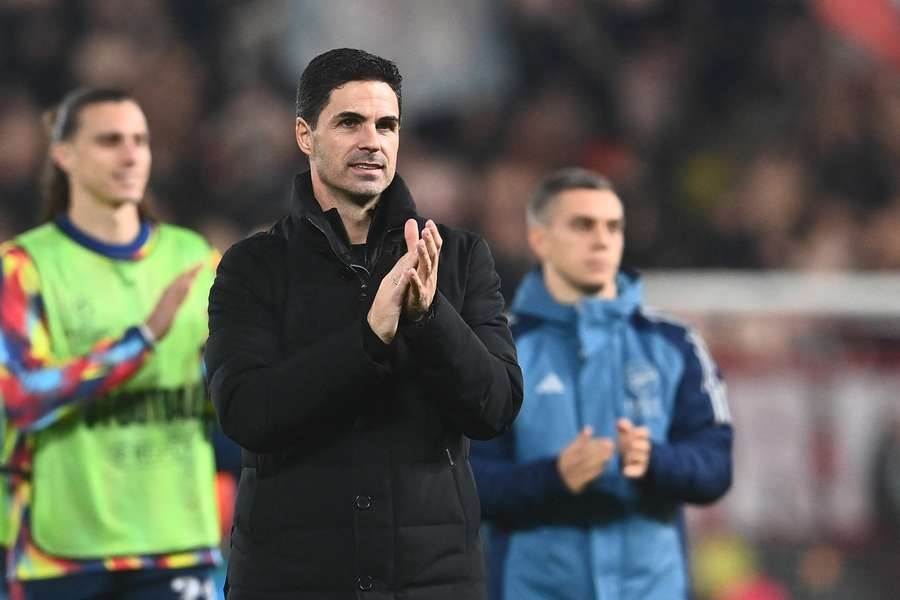 Mikel Arteta 01 HLV Mikel Arteta chỉ đạo chiến thuật