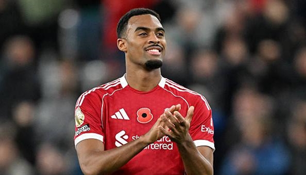 Ryan Gravenberch lọt vào tầm ngắm của Barcelona. Ryan Gravenberch lọt vào tầm ngắm của Barcelona.