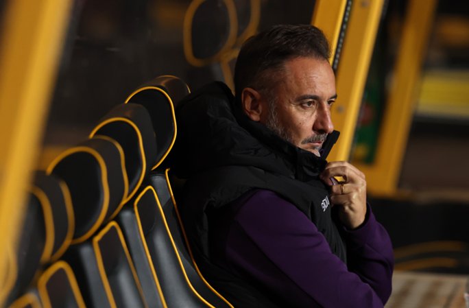 Vitor Pereira bị sa thải sau chuỗi trận đáng thất vọng. Vitor Pereira bị sa thải sau chuỗi trận đáng thất vọng.