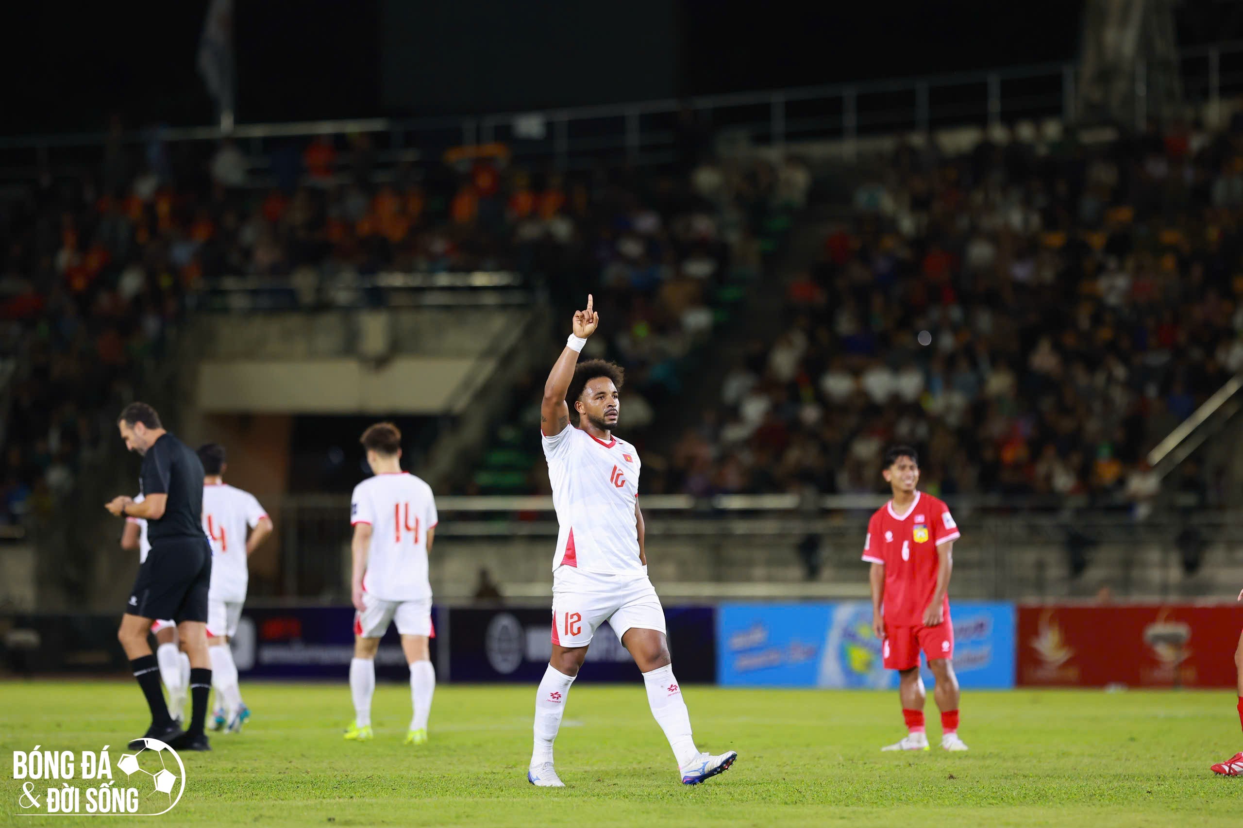 Xuân Son ghi bàn trên chấm phạt đền sau khi trở lại khoác áo tuyển Việt Nam