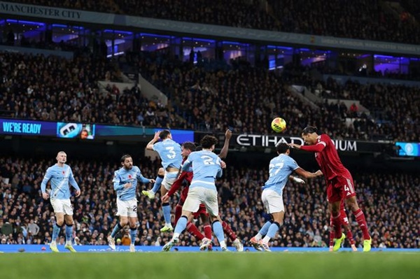 Bàn thắng Van Dijk không công nhận