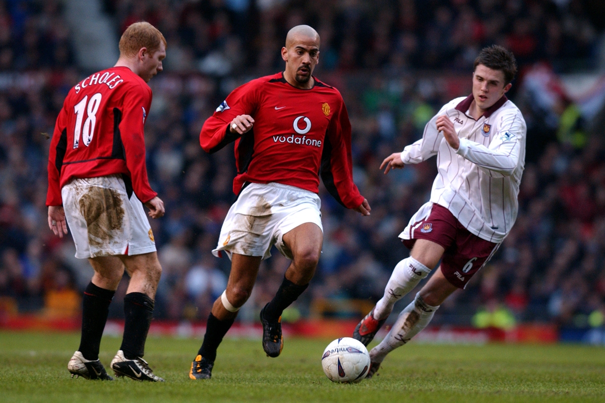 Paul Scholes và Juan Sebastian Veron tại Man United Paul Scholes Juan Sebastian Veron 01